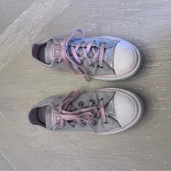 Converse silver metallic and light pink low tops size 2 - Picture 2 of 9